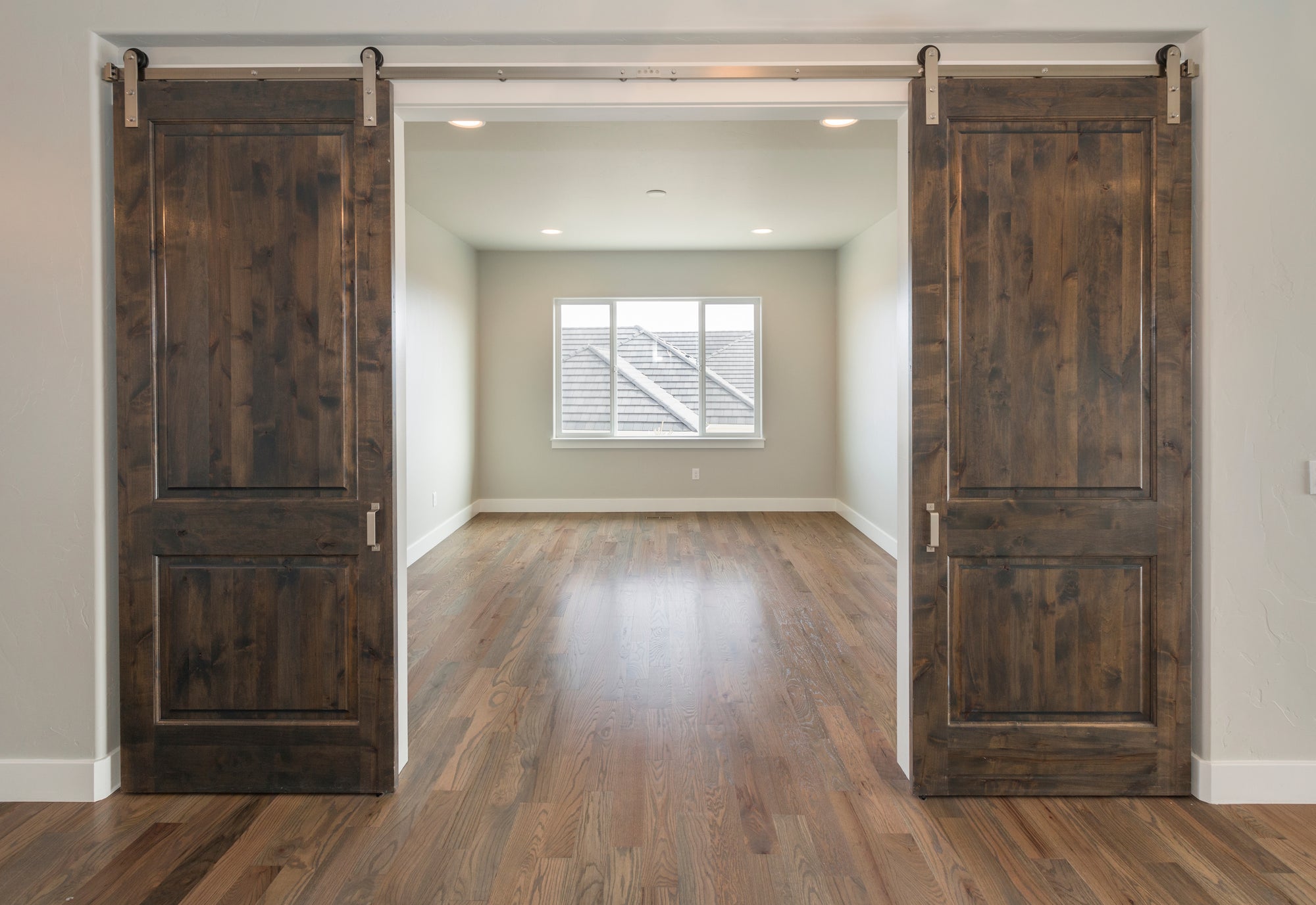 5 Ways to Incorporate a Custom Barn Door Into Your Space